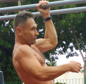 Best workout for men over 40 - Pull up one handed