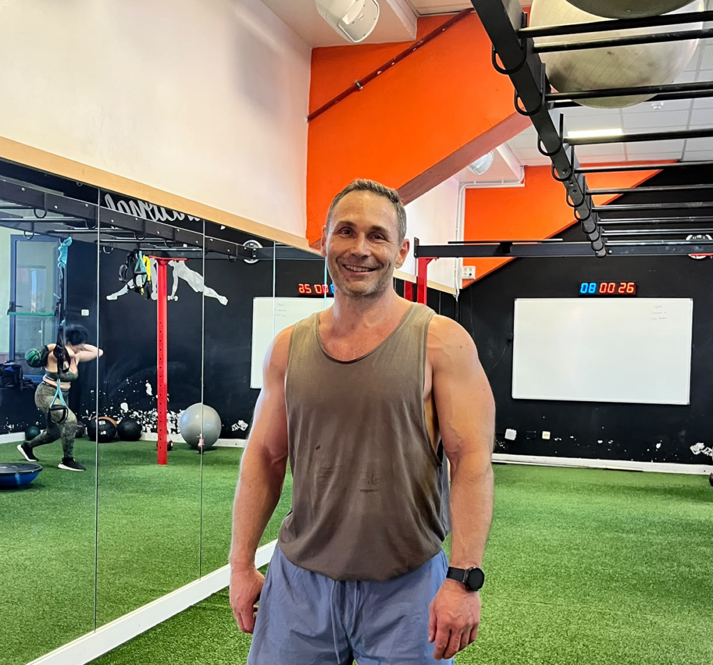 Best workout for men over 40 : dips exercise